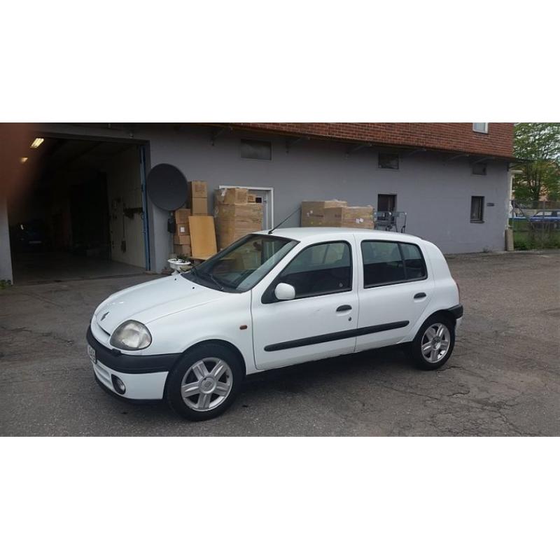 Renault Clio 1,4 NY Besiktad & Skattad -00