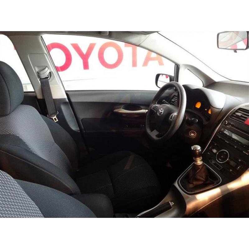 Toyota Auris 1.4 D-4D Plus 5-D -10