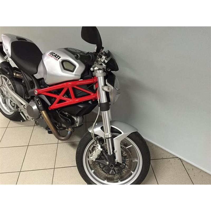 Ducati Monster 1100 -09
