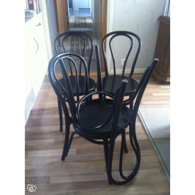 4st svarta Ögla stolar IKEA + Bjursta matbord