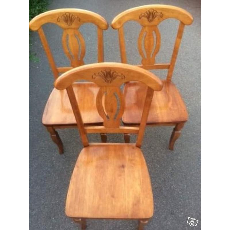 Karmstolar & bord med 3 stolar